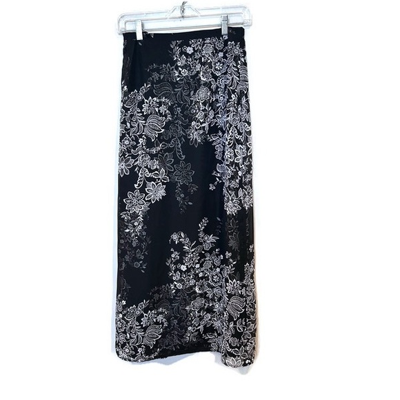 Liz Claiborne Dresses & Skirts - Liz Claiborne Black and White Floral Maxi Skirt